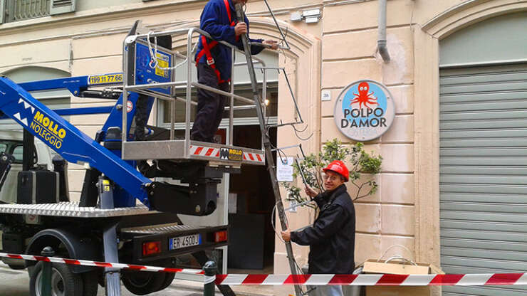 Azienda di insegne. Come lavorano i veri professionisti?