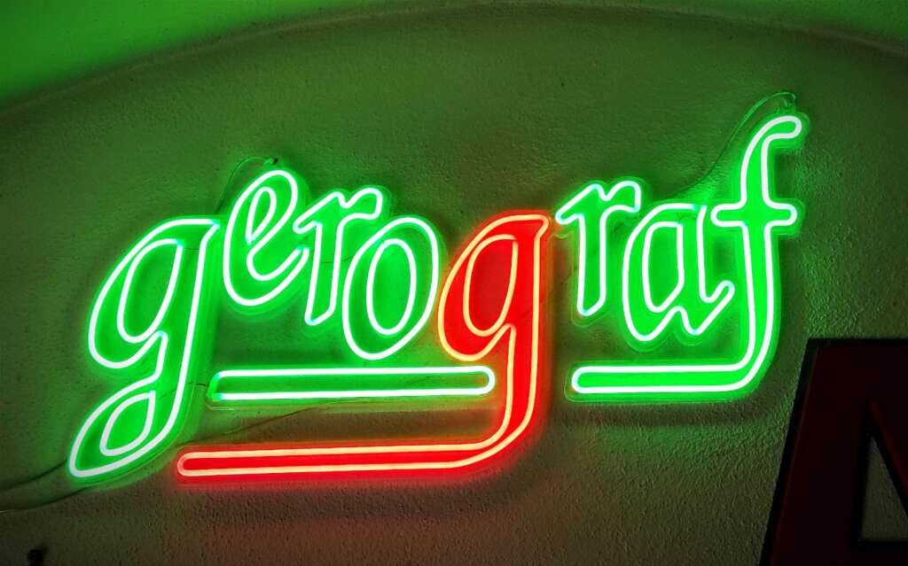 scritte led personalizzate gerograf