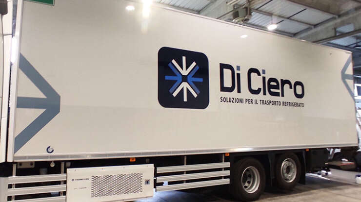 Decorazione automezzi: la guida completa al wrapping auto e furgoni.