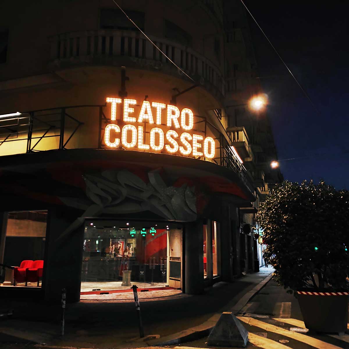 insegna-teatro-colosseo insegna teatro colosseo